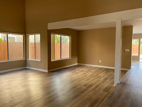 3rd image of 8703 Octans St
