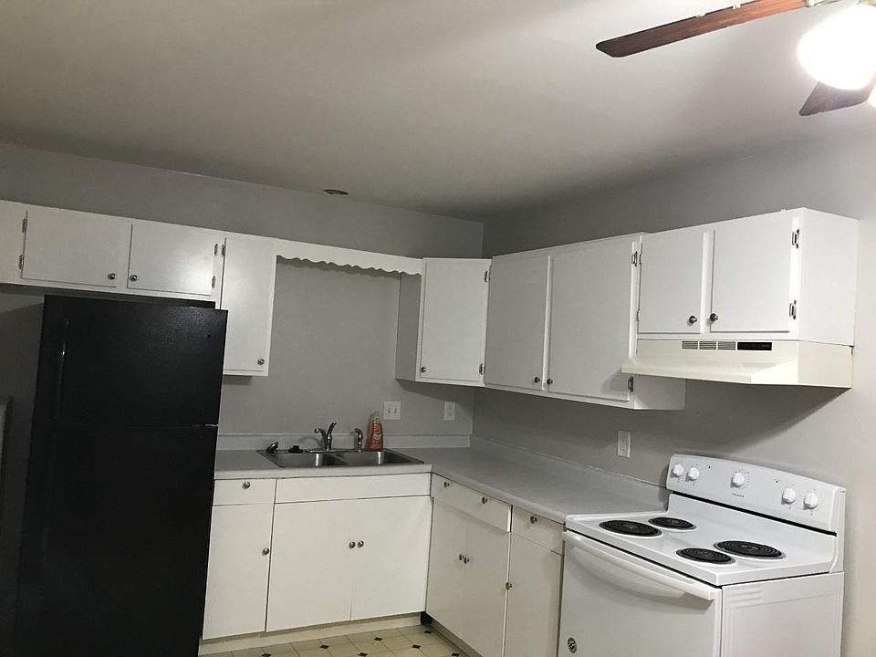 Kitchen with new appliances less than one year old