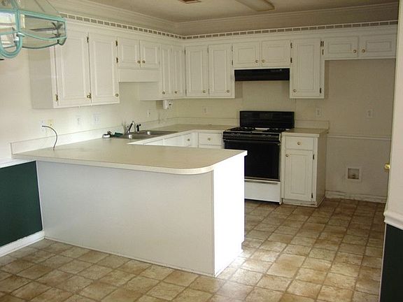 3rd image of 920 Eagles Nest Dr