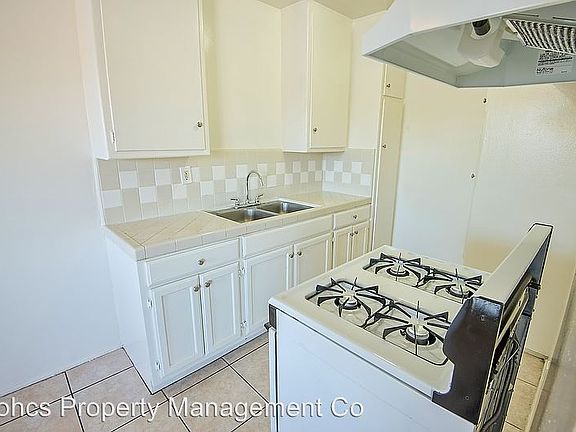 5th image of 1088 W 39th St APT 09