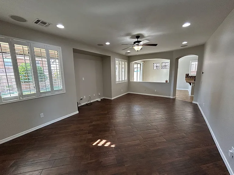 5411 W Rowel Rd — Photo 13