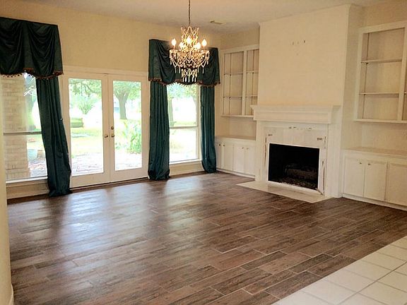 4th image of 32519 Watersmeet St