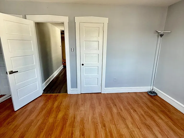 25 College Ave #B — Photo 4