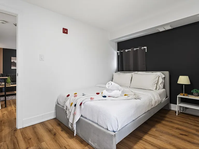 610 King St E #1 — Photo 16