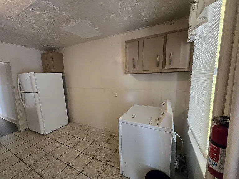 407 N Webster Ave — Photo 25
