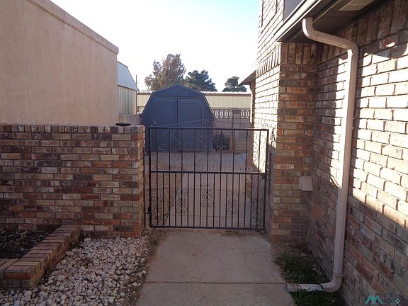 4th image of 803 Colonial Ct