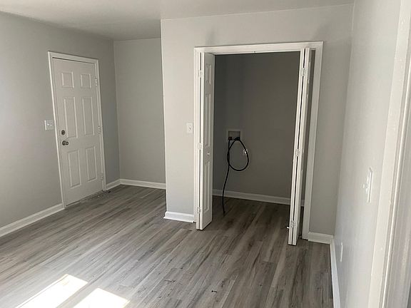 5th image of 311 Viking St