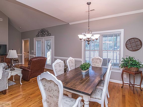 5th image of 208 Commonsgate Dr