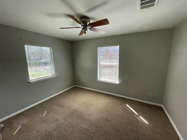 1041 Lott Ave — Photo 9