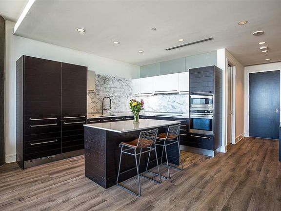5th image of 2408 Victory Park Ln APT 842