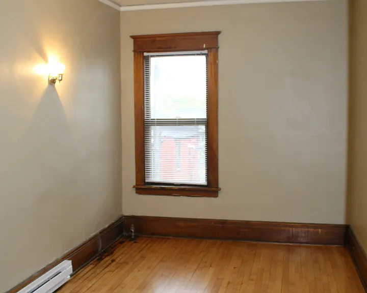 283-289 Bates Avenue — Photo 9