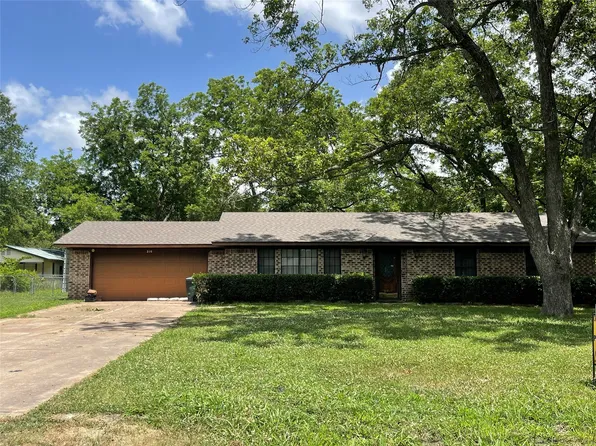 210 College St, Roxton, TX 75477