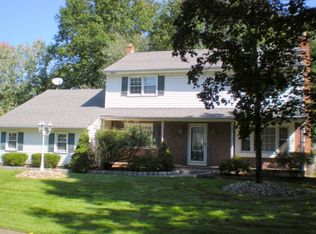 17 Lucille Ct, Edison, NJ 08820