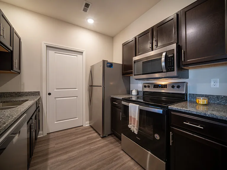 Plum Ridge Apartments — Photo 11