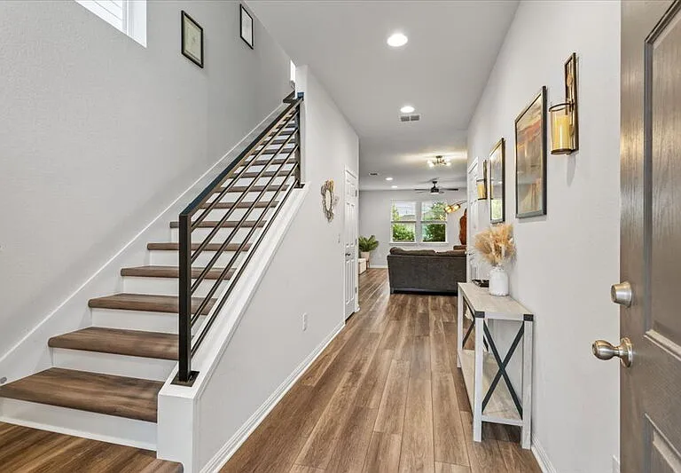 1205 Devon Stetson Pl — Photo 2