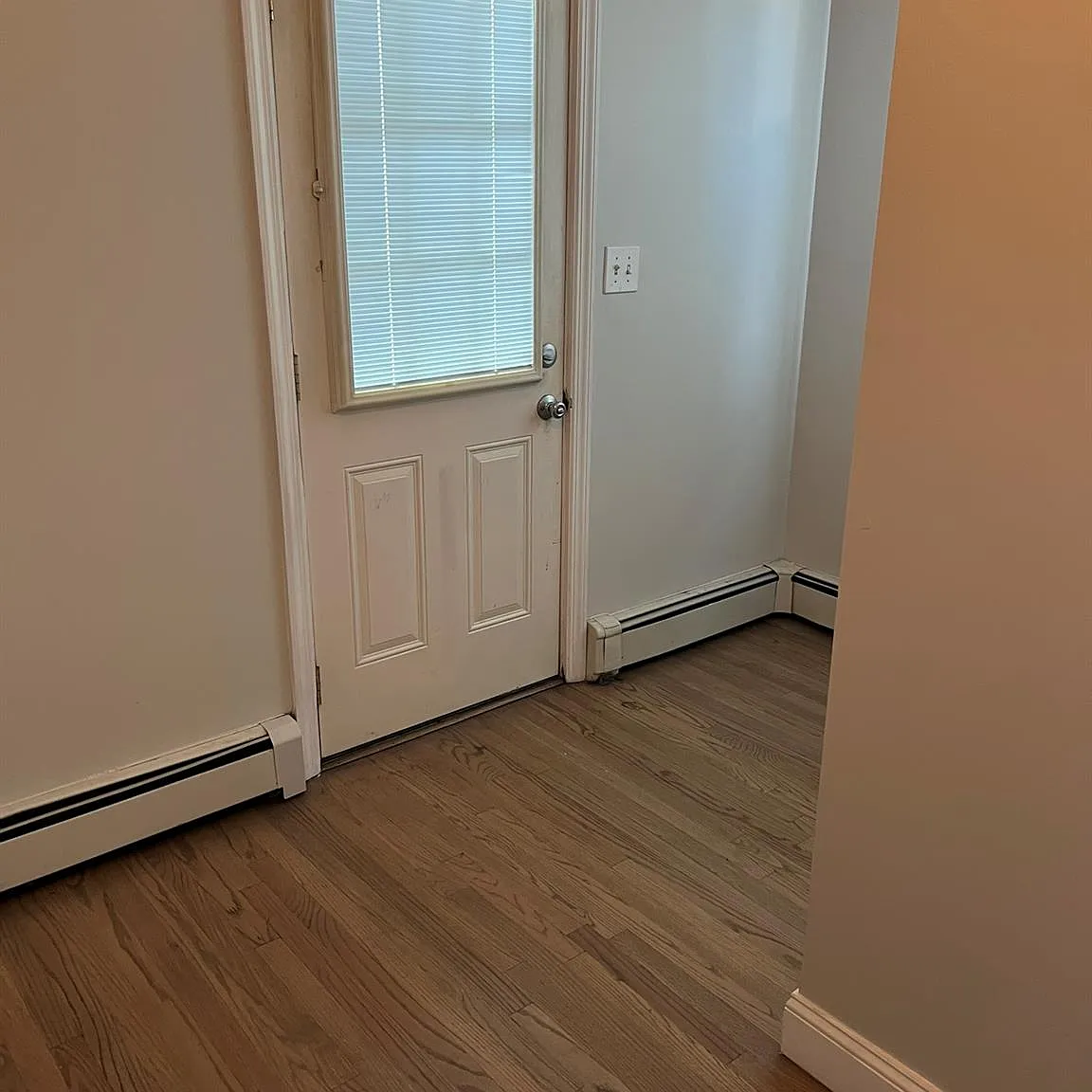 3 bed, 2.0 bath, 1454 sqft, $3,700 — Photo 4
