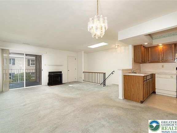 3rd image of 2675 Rolling Green Dr