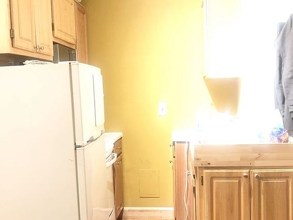 4th image of 342 E 13th St APT 4