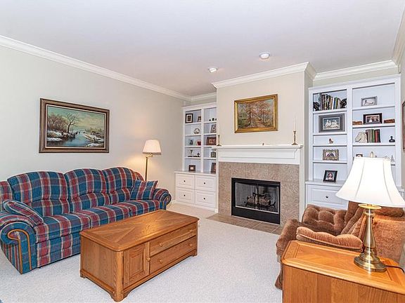 5th image of 751 Newburg Pl