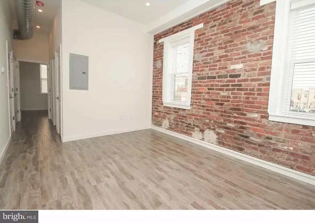 2 bed, 1000 sqft, $1,900 — Photo 4