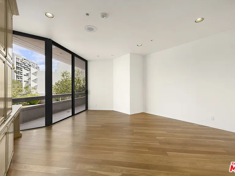 10430 Wilshire Blvd #202 — Photo 11