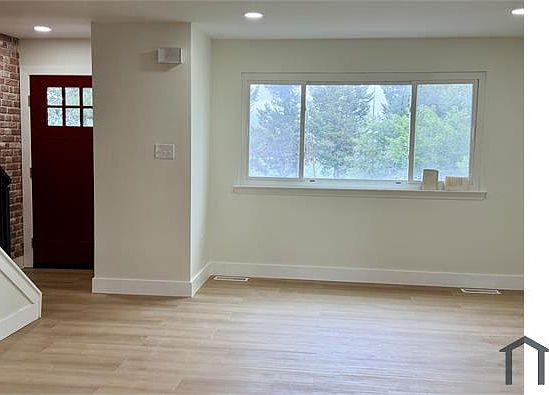 3rd image of 110 17th St NE
