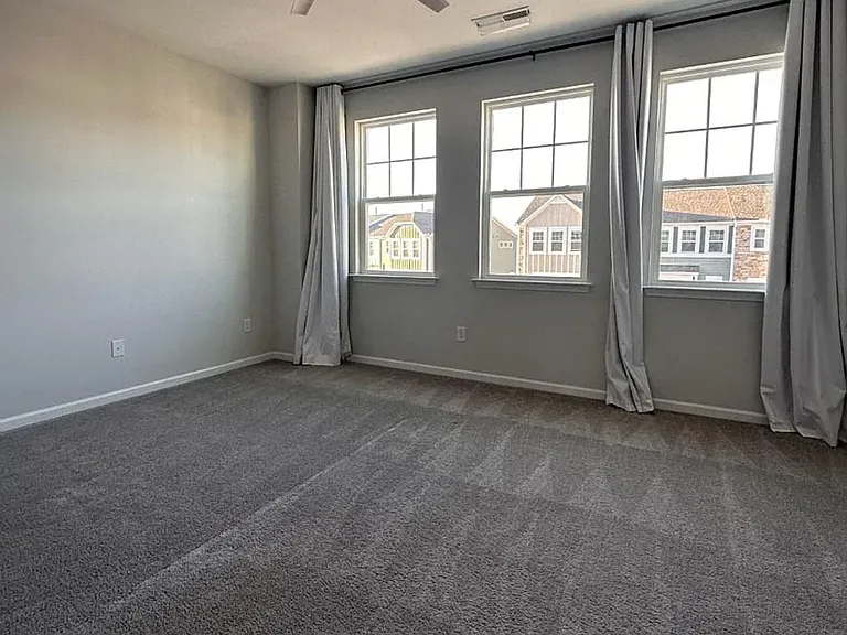 1007 Freeport Dr — Photo 10