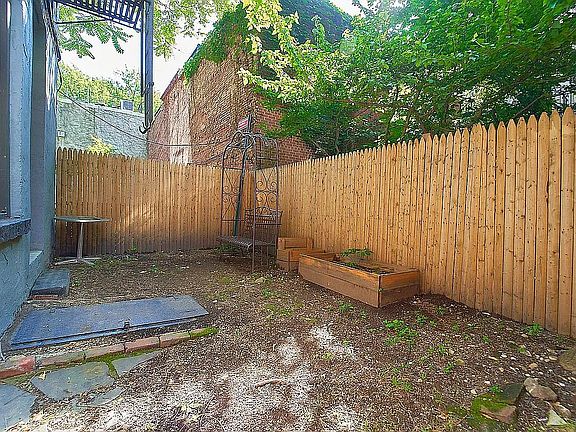 4th image of 283 Mott St APT 1R