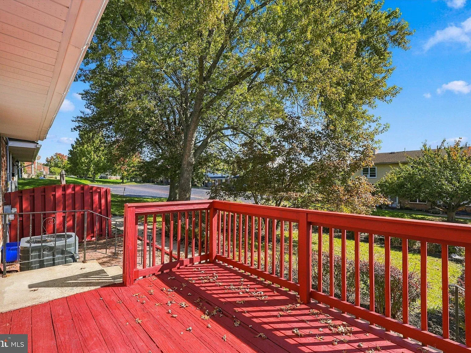 2 bed, 1.5 bath, 1320 sqft, $2,350 — Photo 2