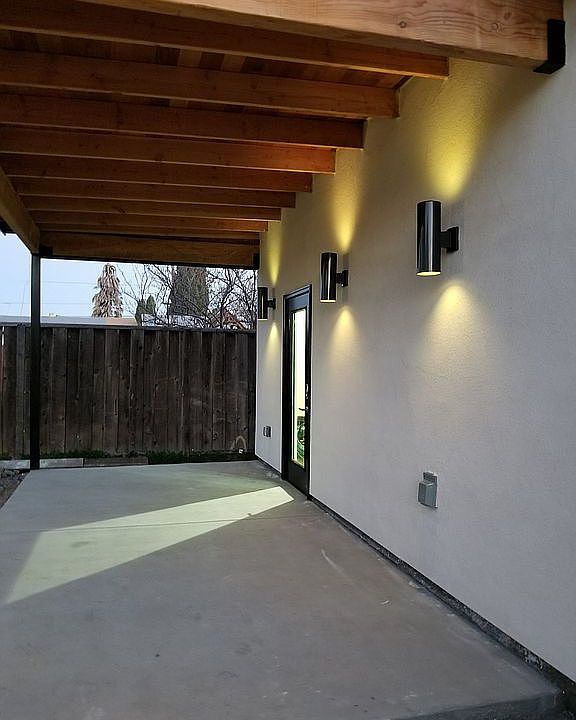1st image of 698 Macarthur Ave