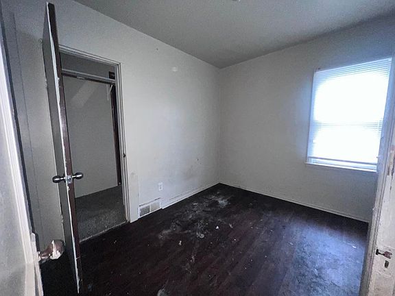 5th image of 3018 Fielding St