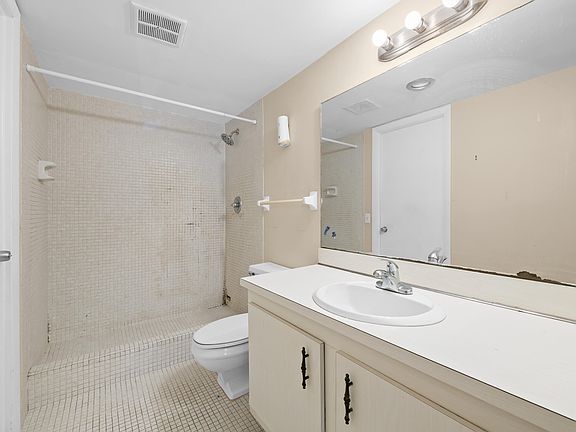 5th image of 4156 Inverrary Drive #210