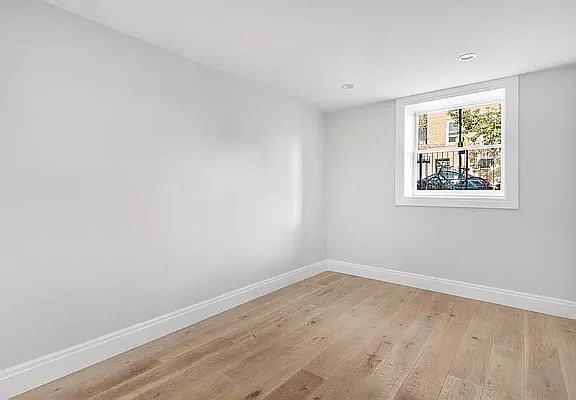 4th image of 60 Butler St Unit Tha