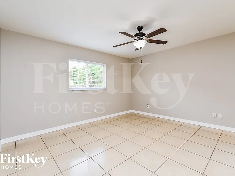 2918 SE 8th Pl — Photo 9