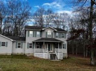1001 Dorset Dr, Bushkill, PA 18324