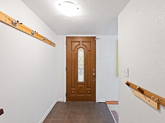 2nd image of 1556 Noble St