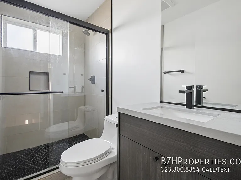 662 1/2 N Mariposa Ave — Photo 10
