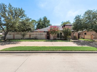2900 Mistletoe Ct, Pantego, TX, 76013