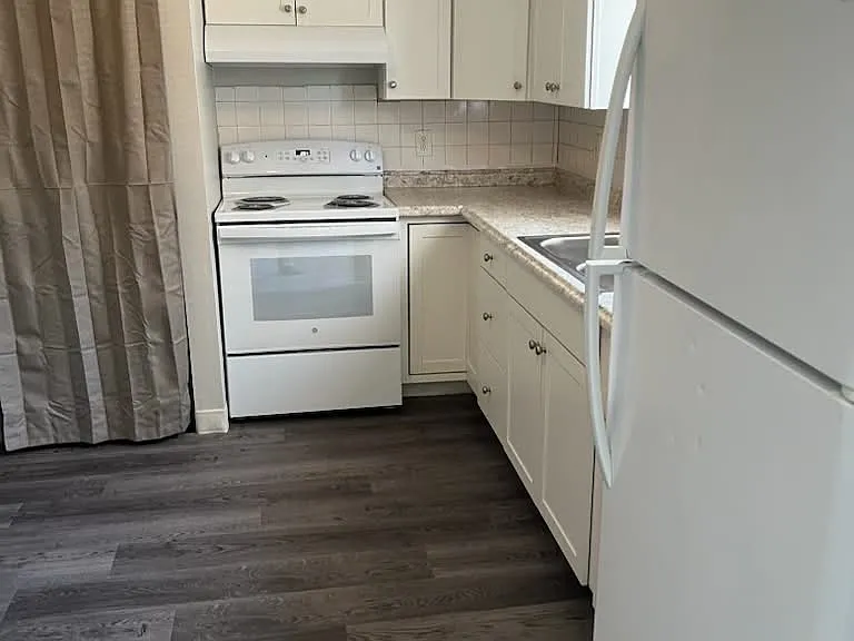 904 Valley View Dr #904A — Photo 2