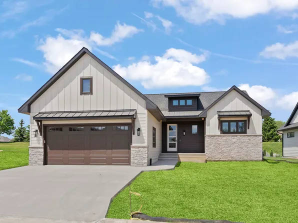 1820 Whispering Pines Cir, Cedar Falls, IA 50613