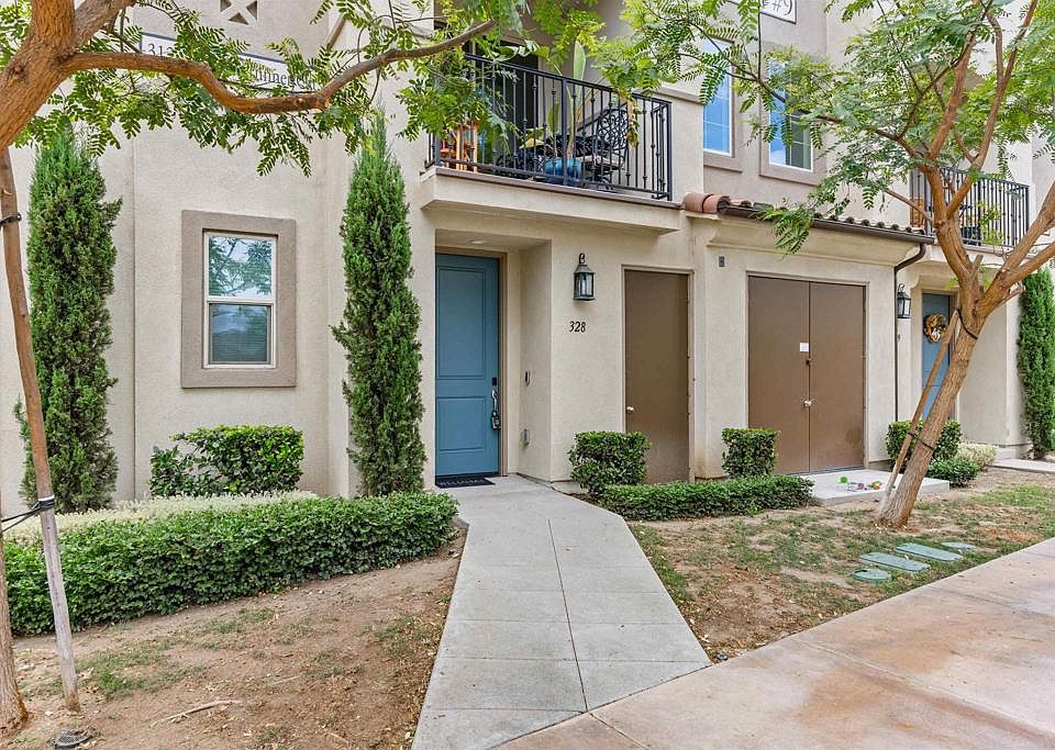 1st image of 328 Waverunner Ct