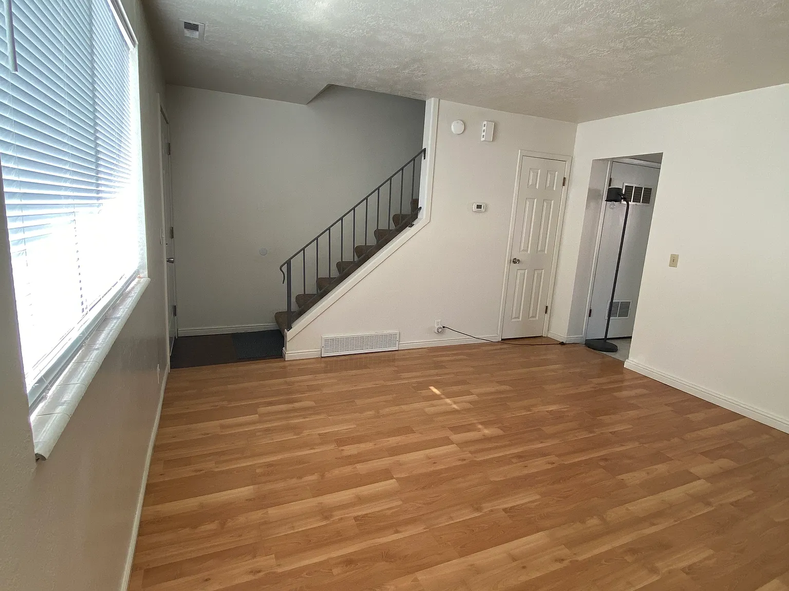 2 bed, 1.5 bath, 1050 sqft, $1,300 — Photo 3
