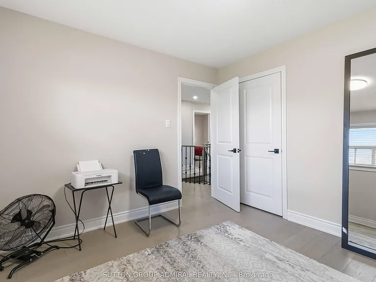 87 Marita Pl #MAIN UPPER FLR — Photo 18