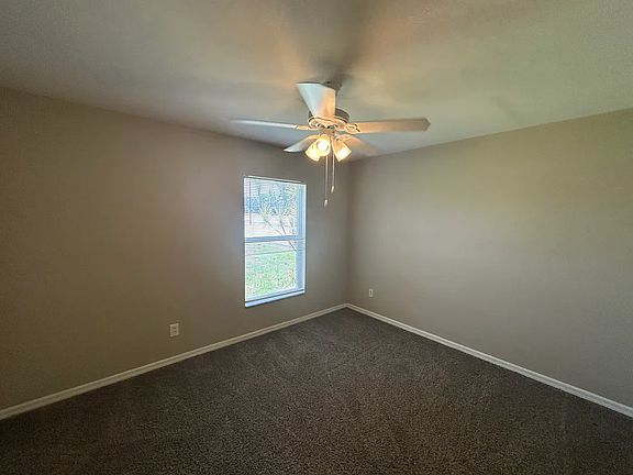 4th image of 621 SW 304th St