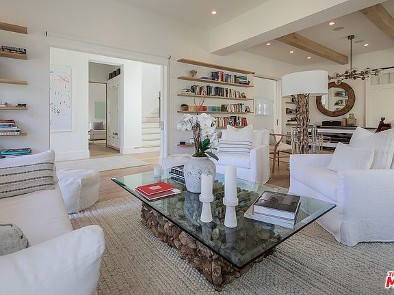 5th image of 651 S Burlingame Ave