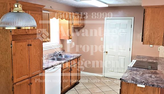 4th image of 1540 New Oxford Rd