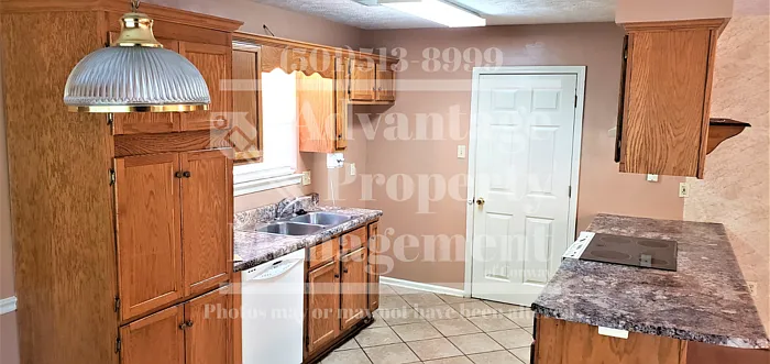 1540 New Oxford Rd — Photo 4
