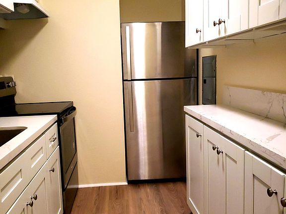 3rd image of 7502 Parkway Dr Unit 207
