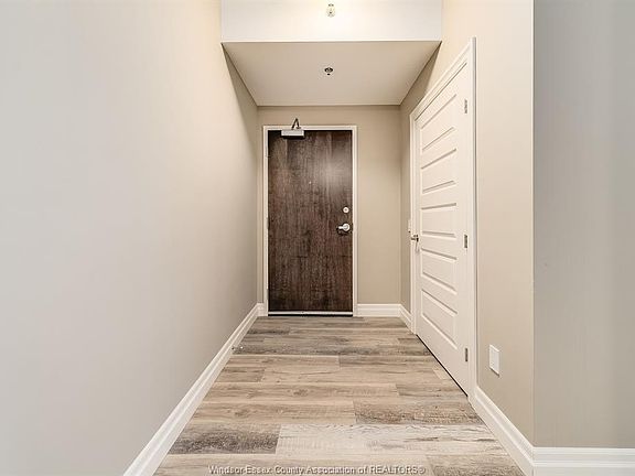 5th image of 955 Ouellette Ave #405