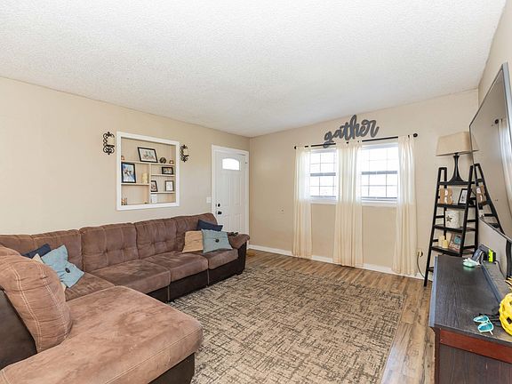 5th image of 6009 Garden Ln